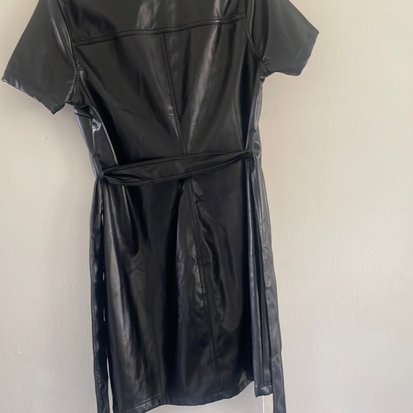 Women's dress - Picture 3 of 3